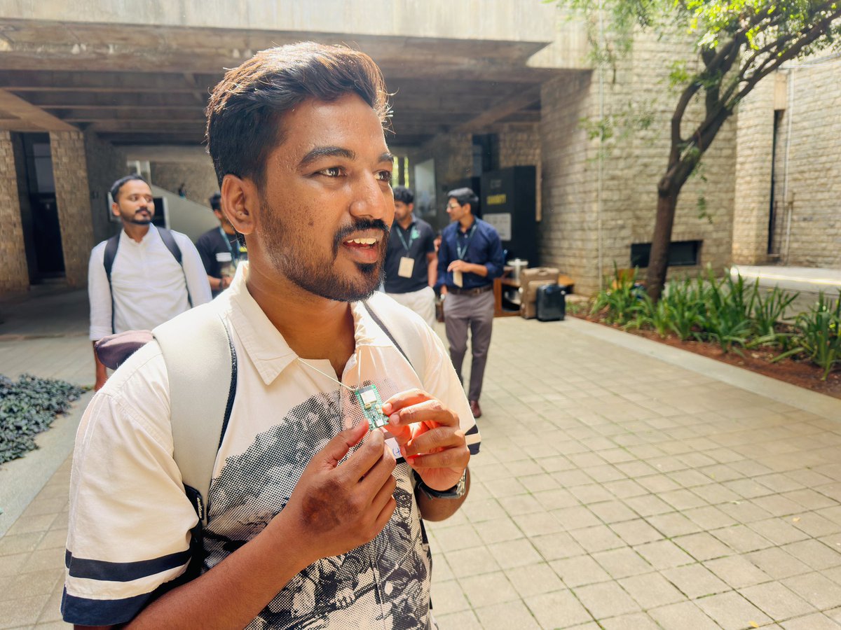 KarthikNagpuri's tweet photo. founder first job, be shameless.

sales and prompting  your product ↗️

ft. @PcbCupid first esp32 with 5GHz
lowest and cheapest, launching soooon!

congratulations brother 🙌 https://t.co/3CJfqGS1Yw