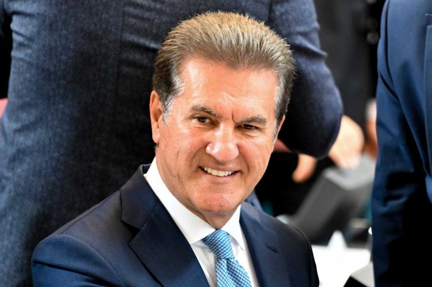etkilihaberyeni's tweet photo. Mustafa Sarıgül'den "'Hain Kemal' diyenler ihraç edilecek, önce küçülelim sonra büyürüz" diyen Gürsel Tekin'e tepki:

"Şahsen ben şu ana kadar Kemal Kılıçdaroğlu için 'Hain Kemal' sözünü hiç kullanmadım ama kullanan CHP üyesi veya olmayan milyonlarca insan gördüm.

Gürsel Tekin boş konuşmayı seviyor, önce küçülüp sonra büyüyecekmiş. Meali: Kadıköy ile Çankaya belediyeleri bize yeter. Yeter ki Ankara'da Genel Merkez'deki koltuklar bizim olsun!

Ama milletin tokatı hiçbir şeye benzemez! Haberin olsun."
