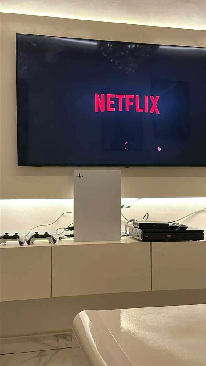BitRayder's tweet photo. Bored watching Netflix, let's go out! https://t.co/9tbBEOhqjC
