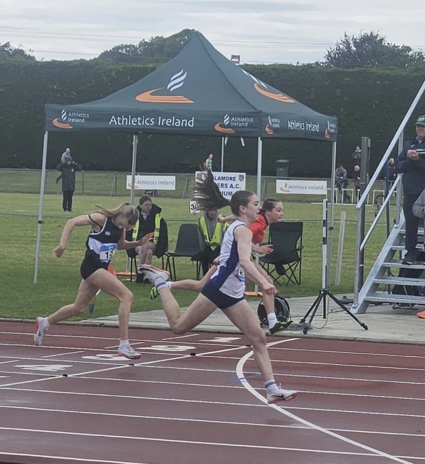 PresCarlowSport's tweet photo. Congratulations to: Libby, gold🥇in the minor girls 75m hurdles
Sofia, silver🥈 in the senior girls 400m
Chloe, bronze🥉in both the senior girls shot putt and discus
Senior girls 4X100 relay team of Chloe, Niamh, Nothabo and Sofia, silver🥈@CeistTrust @SLOTAC @Pres_Carlow https://t.co/mTY5v5UToD