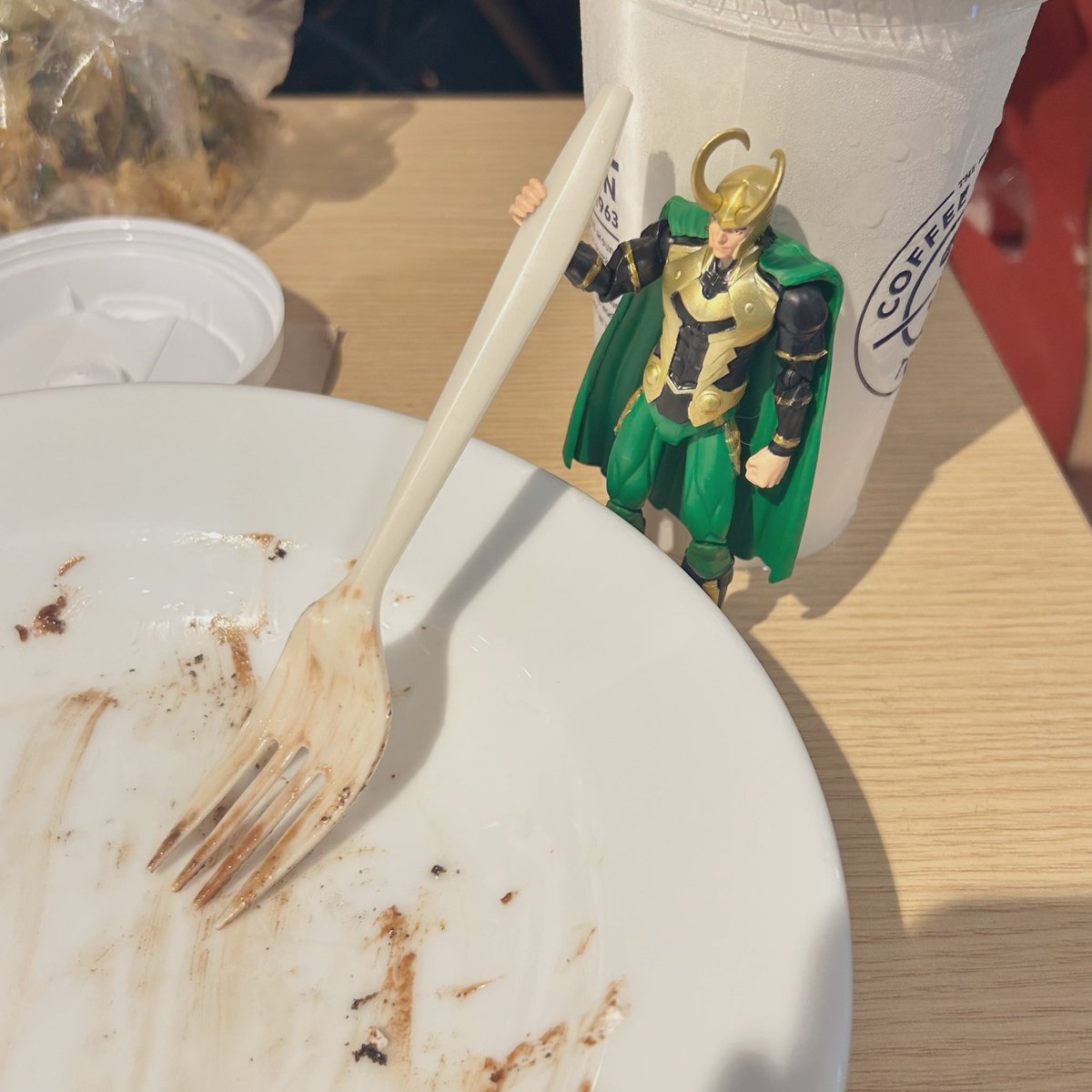 ella_marienev's tweet photo. He finished the rest of my cake slice 🥰🫶 so considerate <333 https://t.co/OSgfC3bqGQ
