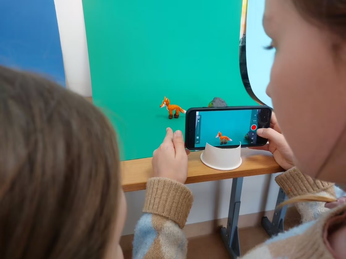 Av17Gallery's tweet photo. This year, a series of educational workshops brought together young people in Druskininkai, Varėna, and Šalčininkai with renowned contemporary artists to explore creative processes that emphasize the use of ready-made materials 🫧

The project was funded by LT Council for Culture https://t.co/eH896r3BLQ