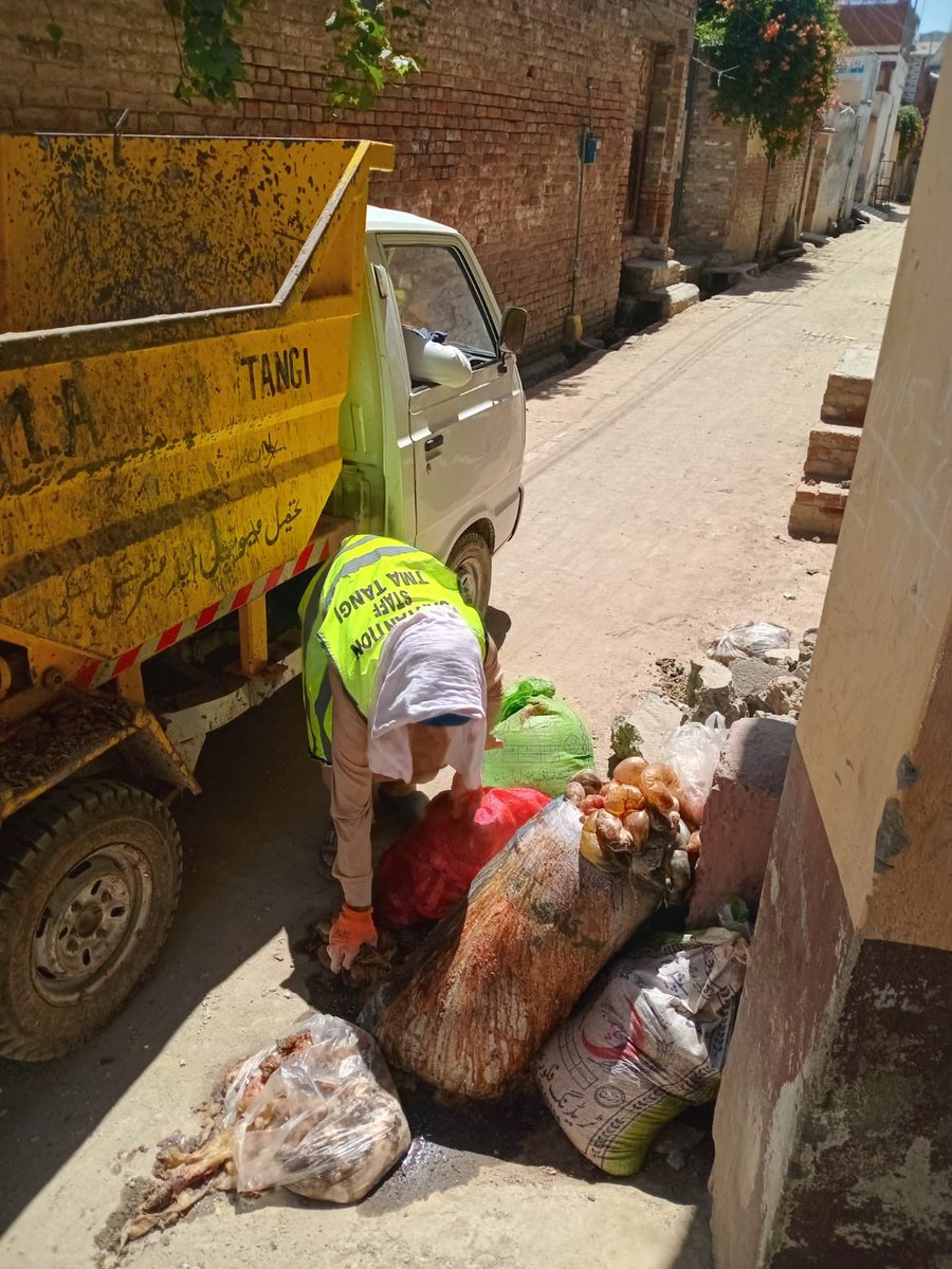 n_seem1998's tweet photo. TMA Tangi did a commendable job during Eid days.
Salute to them, @GovernmentKP must ensure their salaries timely with appreciation.
@MeenakhanAfridi 

@CSKPOfficial https://t.co/0gr3HwPu0P