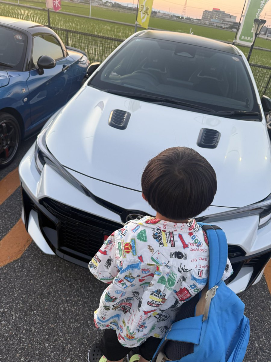 knpt_rmc's tweet photo. 息子7歳の誕生日！
Gカロちゃんは4000km！
息子と洗車へ！ https://t.co/vVTDQ3UCuv