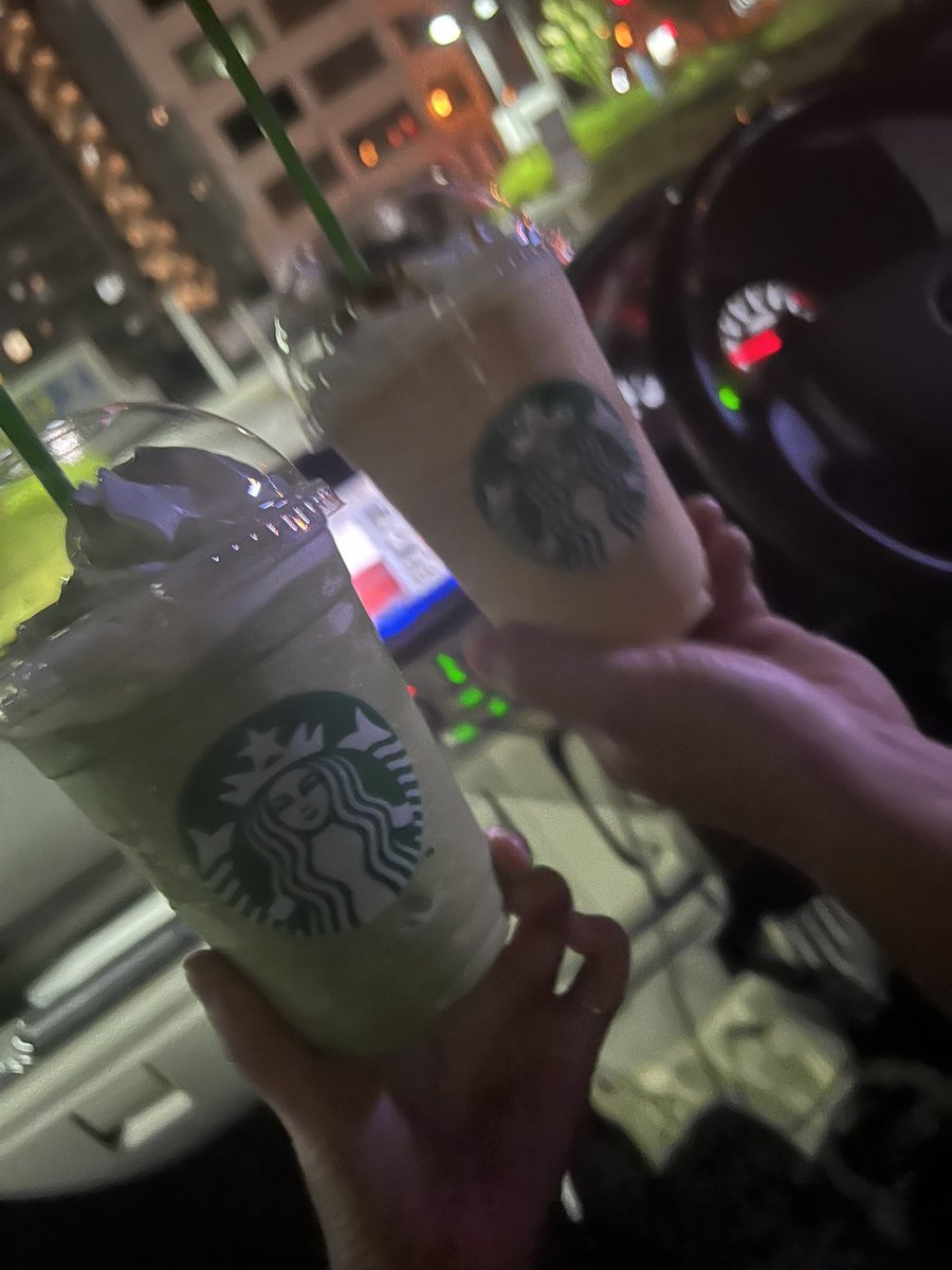 l0t049's tweet photo. しょーりとくら行ってからのスタバ！
ちょーブレッブレ笑
ごちそうさま😋♡ https://t.co/RhCKQErx34