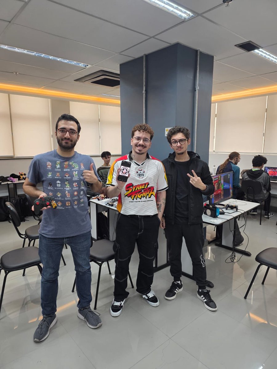 TeamDASHBR's tweet photo. 🏆MINIMAJOR MAIO 2026 🏆
💥Smash Ultimate Singles Novatos💥

🥇- Eon
🥈- Uranium
🥉- Aura

Torneio muito legal que rolou no espaço da @minimajorbr 

Até a próxima! https://t.co/JTd7OR0WIK