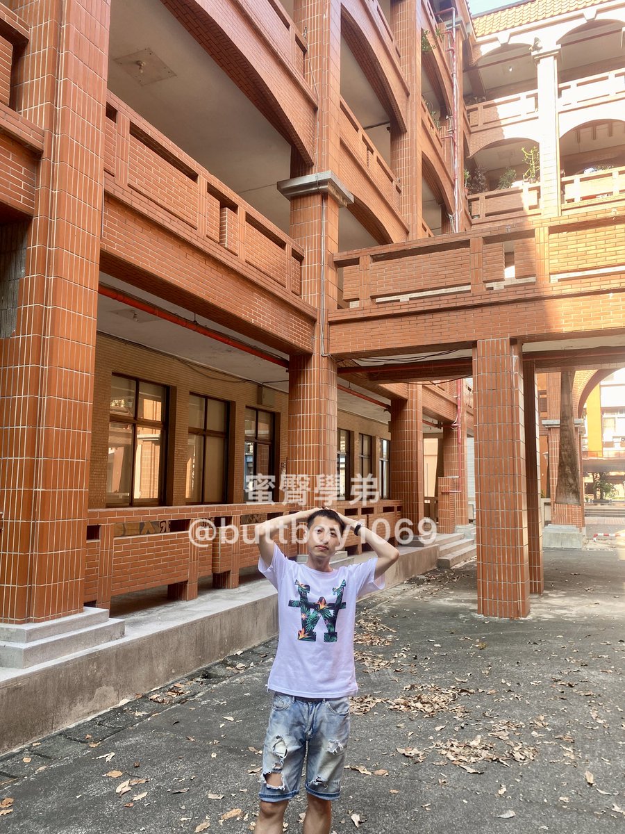 buttboy1069's tweet photo. 畢業後10年回母校走走
好多以前大學的回憶湧上心頭
還是當學生最幸福了☺️
是最沒有煩惱的時期
出社會後就是另一個世界
曾經沒有把握住的青春
現在回頭看覺得好可惜🥹
下一個10年就是42歲了
如果有時光機能回到從前
真的好想再過以前的日子
雖然以前是窮學生 哈哈
但是青春是無價的資產😀
#致逝��的青春 https://t.co/4pvrU6s7df