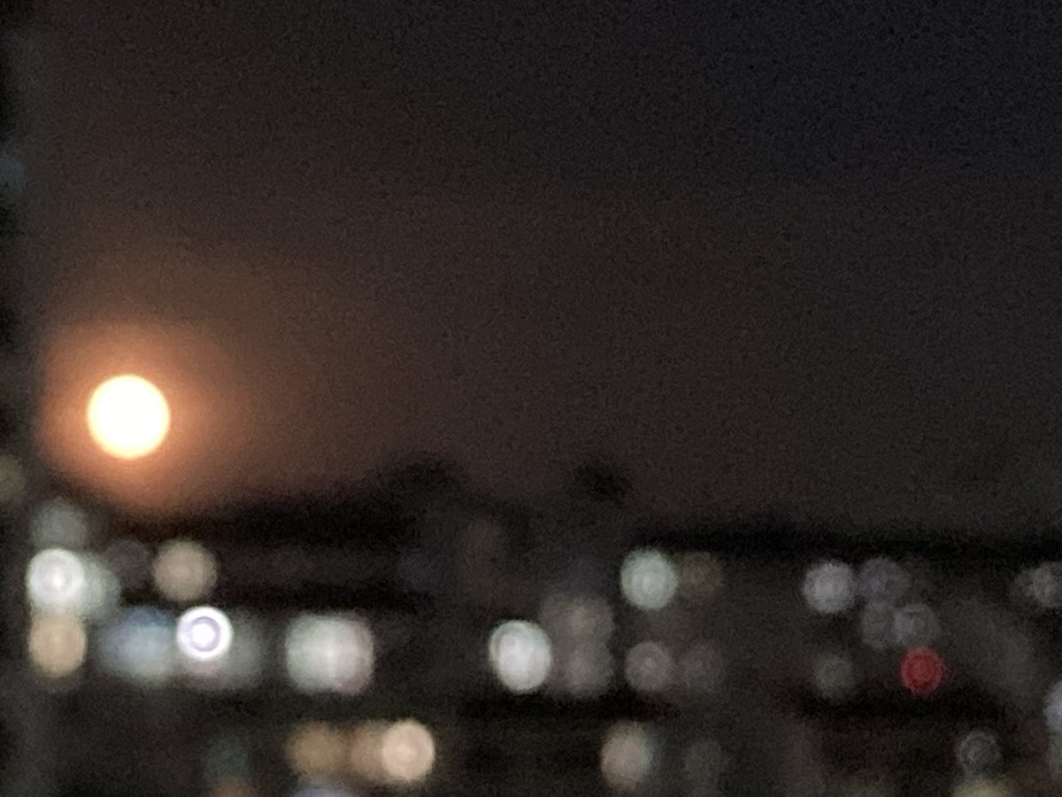 2kyungwon's tweet photo. 소원을 빌고싶은 달 https://t.co/Nx0umVrS2h