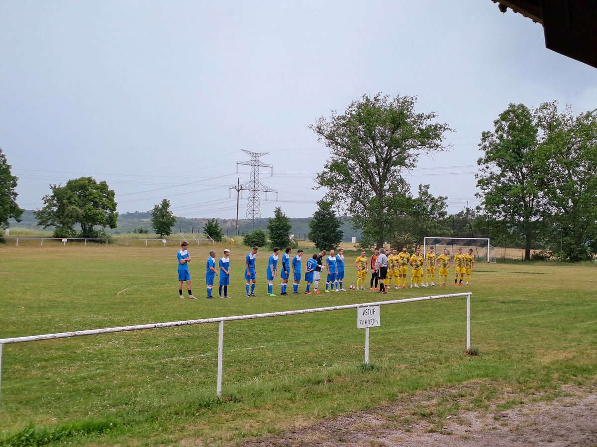 82lachim's tweet photo. Banik Morina - SK Nizbor, desata. Nejvic se mi libi rozhodci klasil, jim na zacatku pripomnel, ze jdou zitra do prace a prodluzovat nebude pac prsi a repre.
@DestinaceFotbal https://t.co/IqM6ZI2DaA