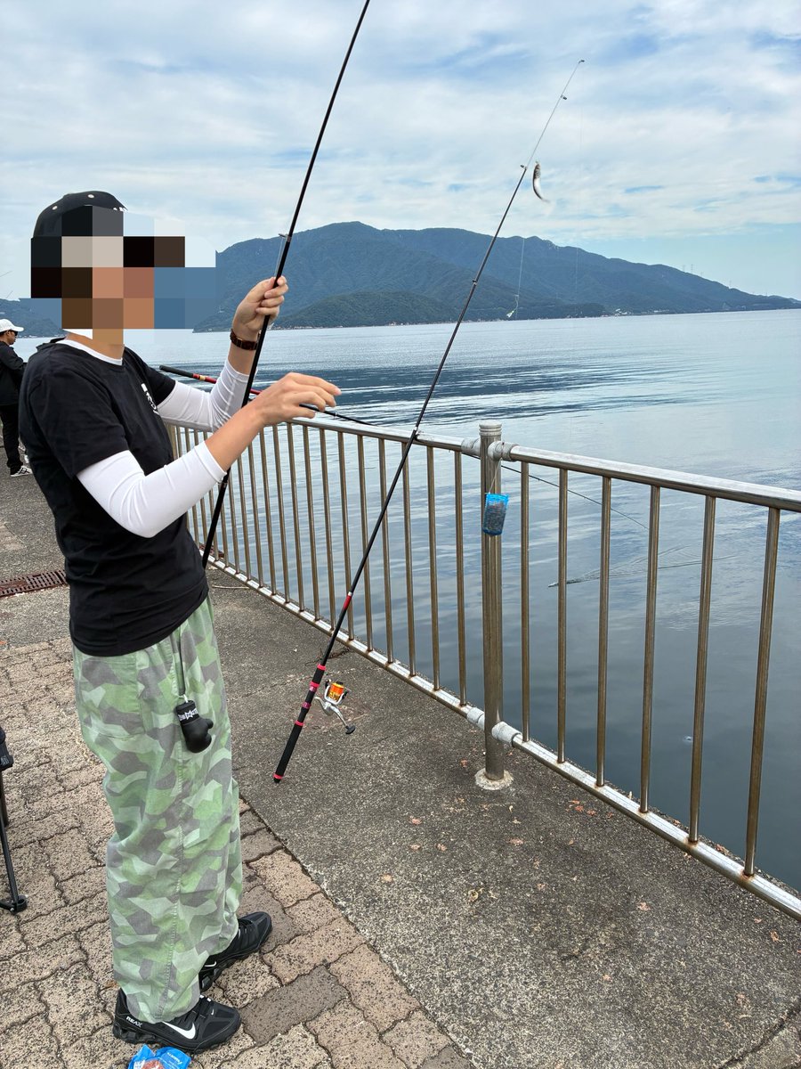 talisker65029's tweet photo. 福井、滋賀旅行🚗
昨日はローカル水族館と東尋坊🌊
今日は朝4時からイカ釣りして長浜でBBQ🦑
エギング難しい🥲
夜は釣ったり買った魚焼いたりしてBBQ🐟
焚き火したり星みたり楽しい🤩 https://t.co/JVz2poV0uO