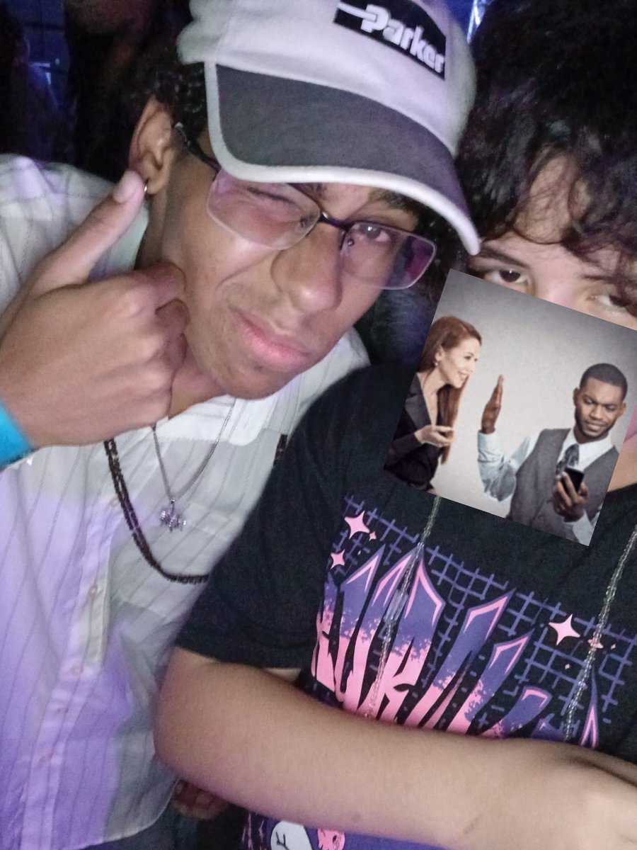 E_starmp3's tweet photo. Todos os artistas que eu tirei foto/conversei no evento de ontem (Trashtalkfestrj) Parte 1

Na ordem: 
1- @loopcinemas
2- @onlythevandal
3- TexM (nn achei o @)
4- The Young Dan (nn achei o @) https://t.co/5zJeFRK5aj
