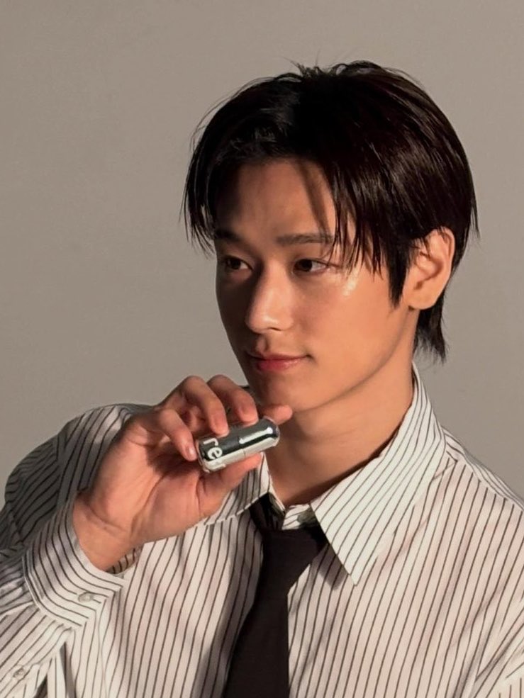 COMe115_'s tweet photo. 진짜 개착하게생김 차카니를 먹은게 아니라 
그냥 이주연 자체가 차카니라고 https://t.co/hTgBiOFII2
