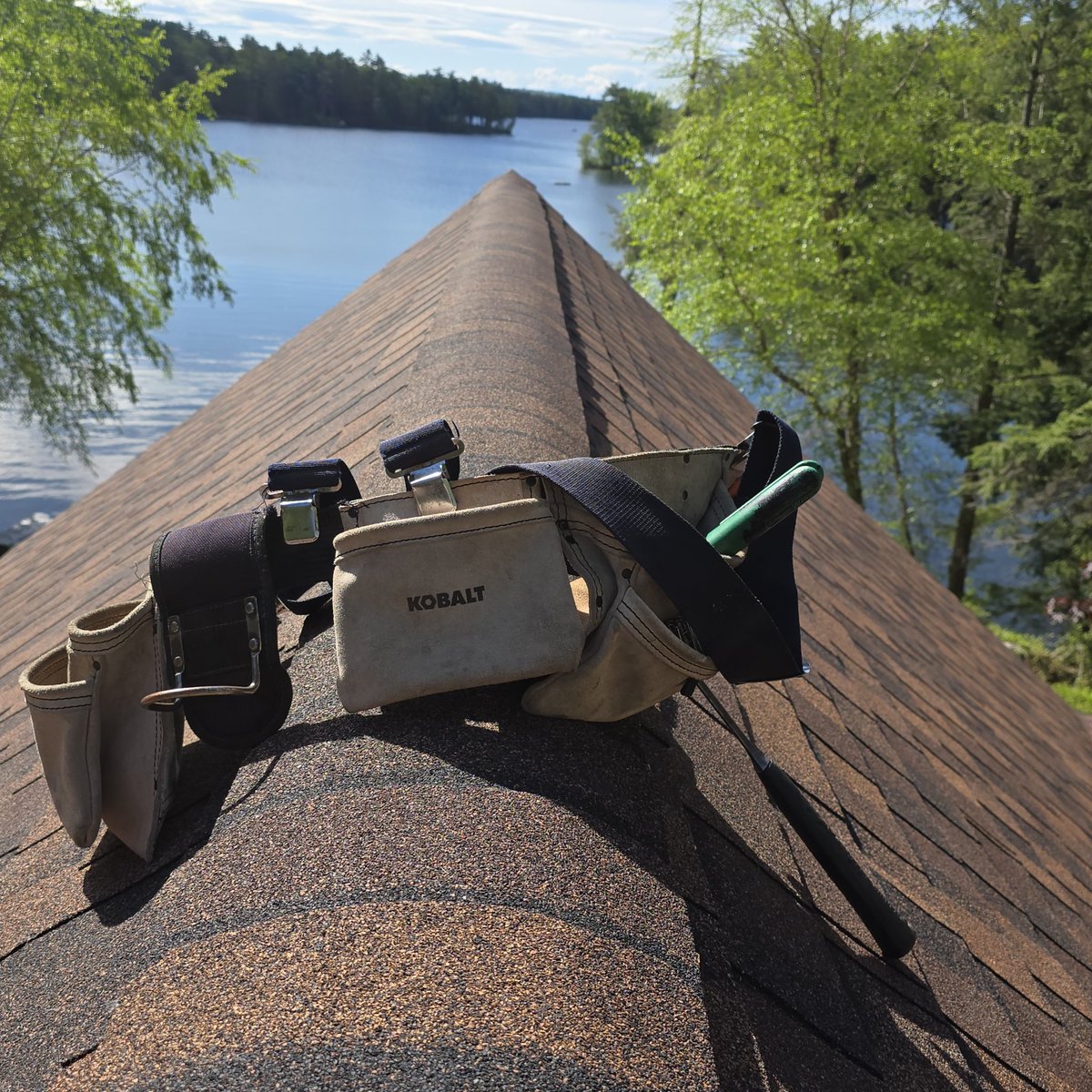 RoofingWindows's tweet photo. MOULTONBOROUGH NH, Asphalt roof shingle completed using CertainTeed Pro series https://t.co/zaJnZClq1w