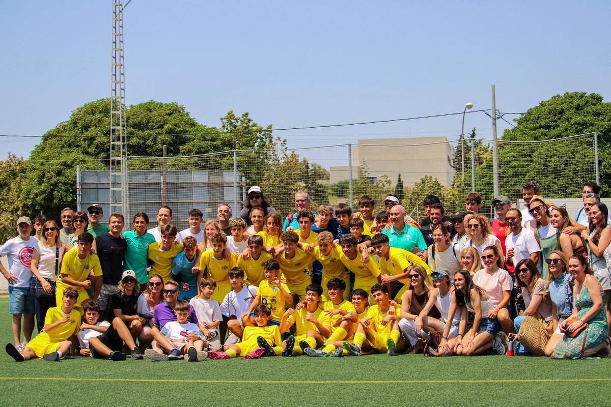 BaseCFIntercity's tweet photo. 🖤🏆 𝗖𝗔𝗠𝗣𝗘𝗢𝗡𝗘𝗘𝗘𝗘𝗘𝗘𝗦

4️⃣ Cadete A
0️��� CF La Nucía

⚽️ Escoda x2
⚽️ Samu 
⚽️ Paul

���🏻 El Cadete A consigue el ascenso a Preferente como campeón de la Primera Cadete FFCV

🖤 ¡𝐄𝐧𝐡𝐨𝐫𝐚𝐛𝐮𝐞𝐧𝐚 𝐞𝐪𝐮𝐢𝐩𝐨! https://t.co/l6WUhfwtQc