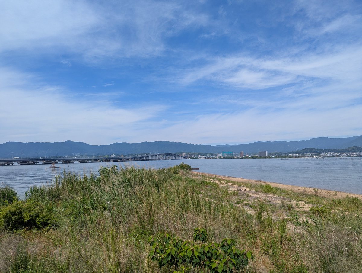 kazuyatanaka7's tweet photo. 滋賀県・琵琶湖（守山市）
今年も水中清掃に参加🙌
湖岸は釣り人🎣水中には潜水士の方へ🫧
足場が良いため飲料系、タバコの吸殻などが目立ってましたね💦
暑い中参加された皆さんお疲れさまでした🙇
#日本潜水連盟
#釣り人による清掃活動 
#釣り人が居れば水辺は綺麗になる
#MLGs https://t.co/si2h03FXVH