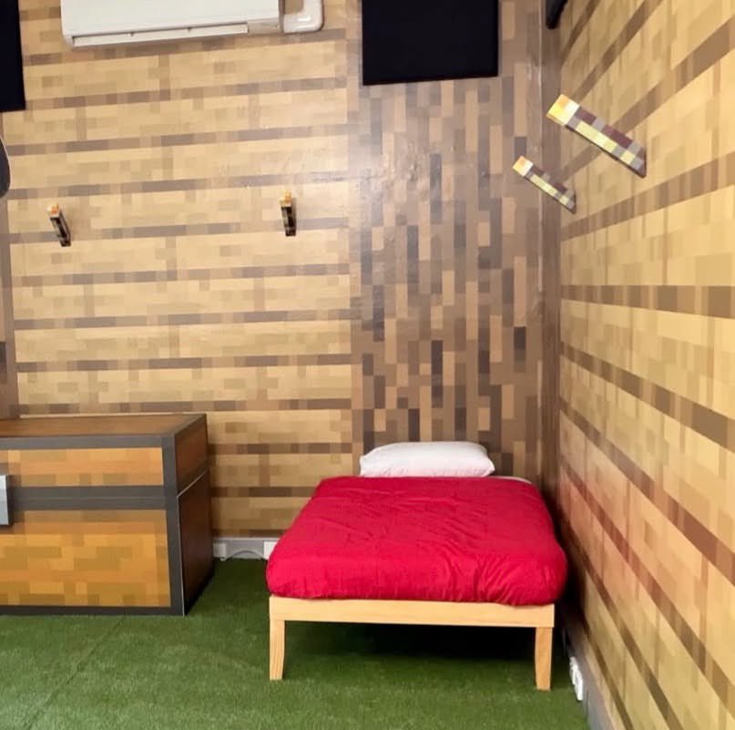 FactsAboutParks's tweet photo. EXCLUSIVE: ✨

Chessington's Safari Hotel have shared a sneak peak of their NEW for 2027 Minecraft themed rooms. Prices will start at £450 per night. https://t.co/stBdWxIlZ7