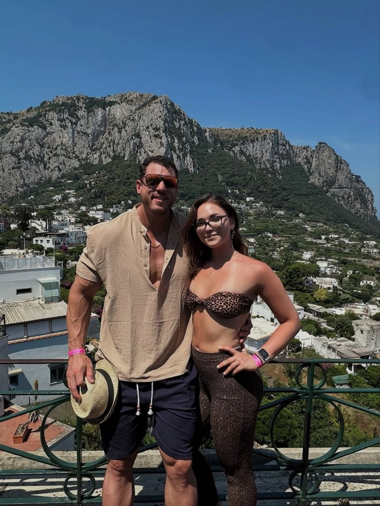 Johnsmithtdbv's tweet photo. Island hopping in Capri where the lemons are huge.
#italy๐ฎ๐นโค๏ธ #italy #italy๐ฎ๐น #capri #amalfi #vacation #baecation #eurotrip #bluegrotto #italiano https://t.co/Y5xURmWQbt