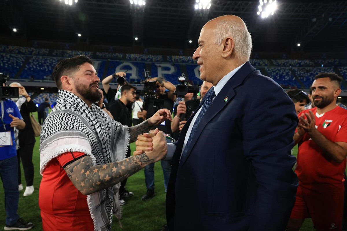 landpalestine's tweet photo. the son of football legend Diego Maradona with the Palestinian keffiyeh on the sidelines of the solidarity match in Naples, support and solidarity with Palestine https://t.co/qqqUjFUeJj