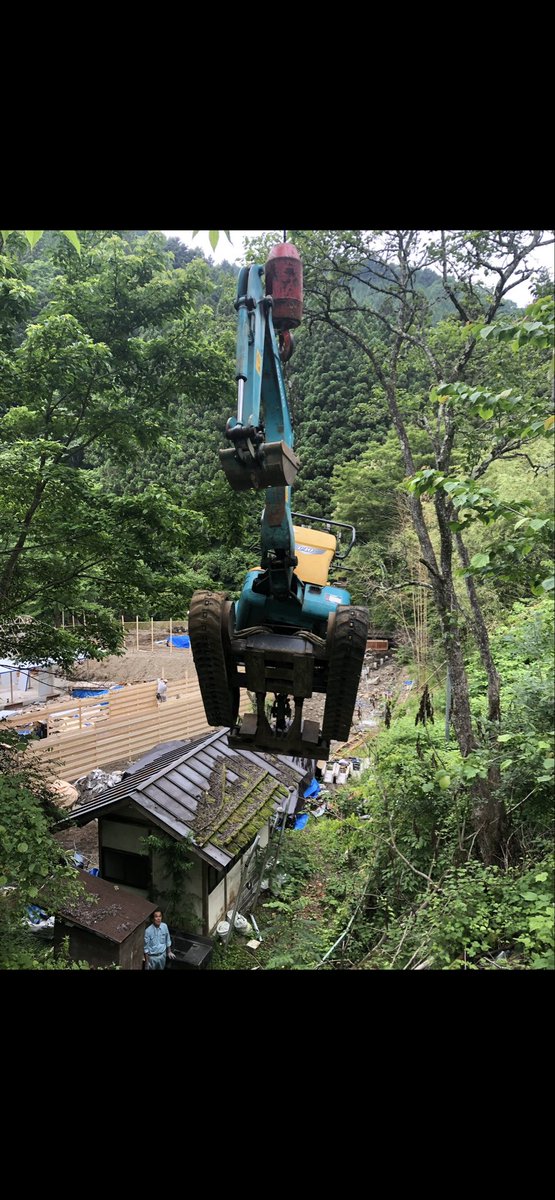 dcc_042's tweet photo. No road access.

So we flew in the excavator.

Japan.

#HeavyEquipment
#Excavator
#Construction
#LandscapeConstruction
#Japan
#Engineering
#Machinery
#Earthmoving
#ReclaimedLandscapesJapan https://t.co/3gfmq9SYu7