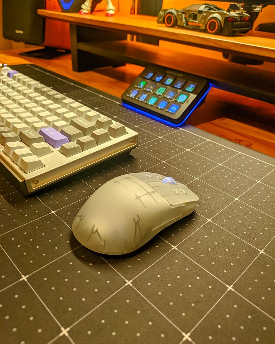 KeychronMK's tweet photo. Looks clean. Plays serious.
The #Keychron G3 Wireless Mouse packs a flagship PixArt 3950 sensor, 8K polling rate, and an ultra-light 44g design — all wrapped in a frosted gray finish that fits perfectly into modern desk setups.

📸medoky.setup

#UltraLightWeight #8KPollingRate https://t.co/mMQyLanwF3