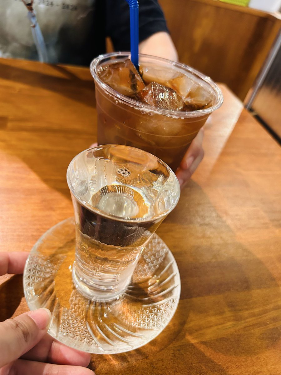 003okayu's tweet photo. 用事があって🤤乳ピスさんと落ち合うために横浜行って楽しくおしゃべりしてきました！
明らかに目的の決まった装いしてますけど、
用事があって！
行ってますんで！
飲酒だけが目的ではないので！！
そこんとこよろしく！！！

お酒も魚も大変美味しかったです！！！！！！！！！！！！！！！！！！！ https://t.co/J29vPlO9gU