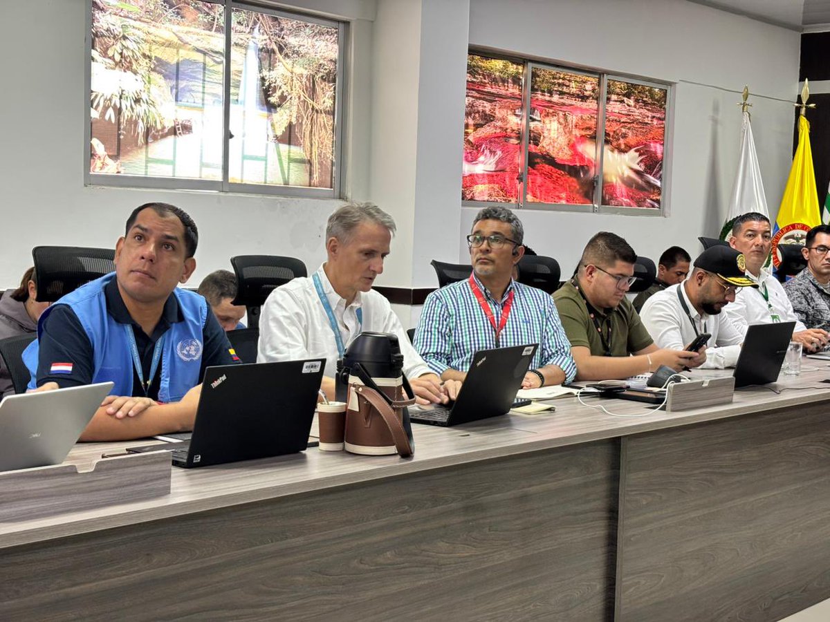 RafaelaCortesZ's tweet photo. Desde el Puesto de Mando Unificado del Meta hacemos seguimiento permanente al desarrollo de la jornada electoral. Hasta el momento, las elecciones avanzan con normalidad en los 29 municipios del departamento, donde más de 854 mil ciudadanos están habilitados para votar en 289 puestos y más de 2.500 mesas dispuestas en zonas urbanas y rurales.

Como presidenta de la Federación Nacional de Departamentos, también hemos mantenido comunicación permanente con gobernadores de todo el país y, salvo algunos incidentes aislados que están siendo atendidos por las autoridades, millones de colombianos están ejerciendo su derecho al voto con tranquilidad y en condiciones de seguridad.

Detrás de esta jornada hay un enorme esfuerzo institucional. Solo en el Meta, 12 mil hombres y mujeres de la Fuerza Pública, junto a la Registraduría, la Procuraduría, la Defensoría del Pueblo, organismos de control, alcaldías y cientos de servidores públicos trabajan para proteger la democracia. Las instituciones están respondiendo y los ciudadanos están dando ejemplo de participación, responsabilidad y compromiso con Colombia.