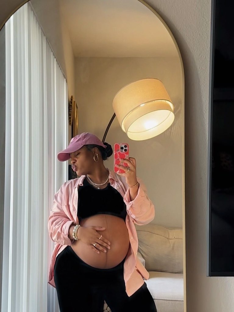 Jay30BG4eva's tweet photo. Beautiful Maternity pictures  🌌 https://t.co/MNf3pVAhOx