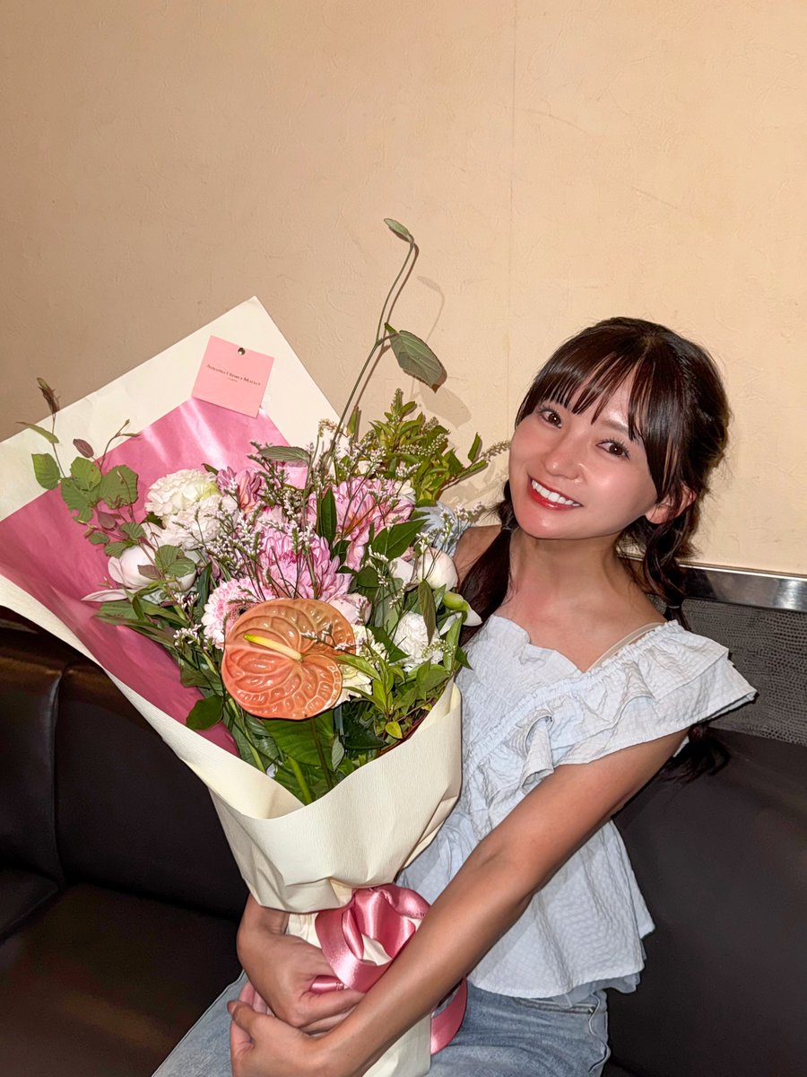 nishinagaayana's tweet photo. グラビアアイドル西永彩奈を
18年間愛してくださり
本当にありがとうございました💐
沢山の方に支えられて
幸せなグラビア人生を送ることができました。

これからは今まで培ってきた経験を活かし
グラビア界を裏側から盛り上げていけたらと思っています🔥

以上！
グラビアアイドル西永彩奈でした！ https://t.co/q86M4O0bfY