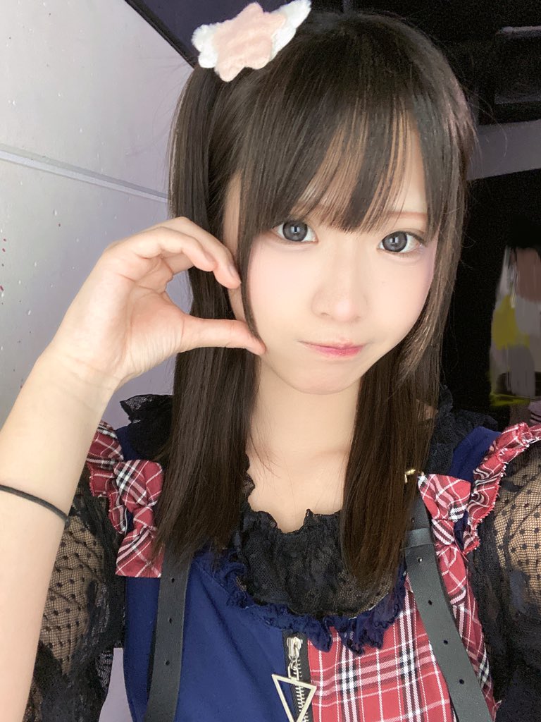 sr_035red's tweet photo. 本日は「信野樹奈 Birthday Live Tour 2026 じゅなフェス in福岡(2部)」ありがとうございました！✨️

実は最近サイドテールにハマってます！🫶💕
今日も沢山盛り上がってて嬉しい！
来週はついにワンマンライブ！！
めちゃくちゃ楽しもうね！💕︎ https://t.co/ATN7dTESOH
