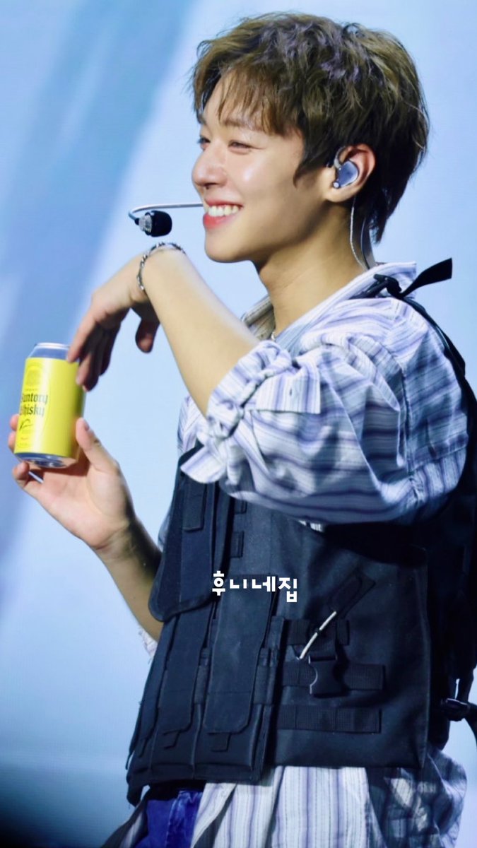 Hoonee_home's tweet photo. 260531 팬콘

산토리는 좋겠다✨💕

#박지훈 #Parkjihoon https://t.co/4OLIpr5HU5