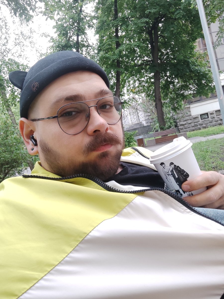 BeaRomashka's tweet photo. Кали тобі дали грошей на кохве вже можна відчувати себе утриманкою чи не ? https://t.co/d4Nx7aOkxP