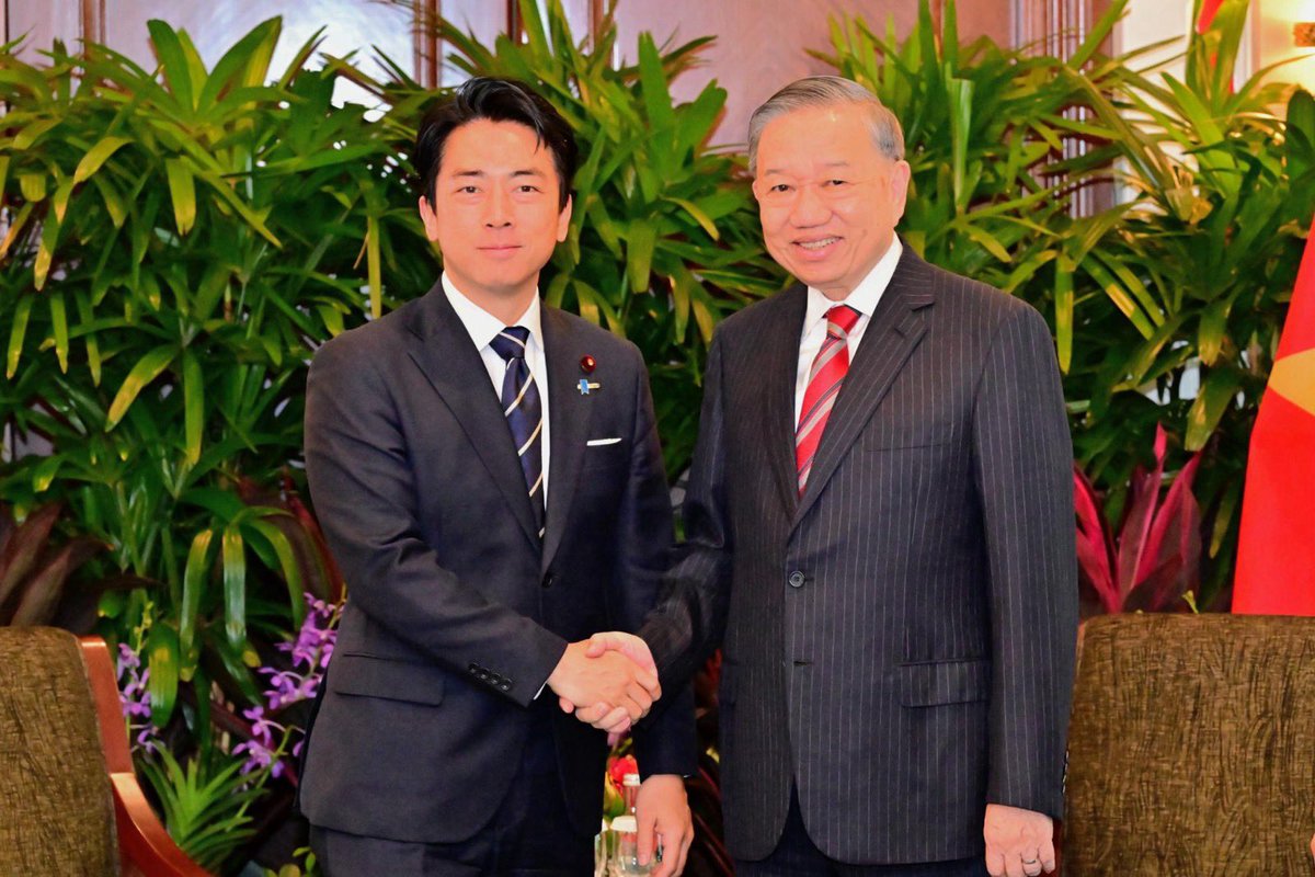 shinjirokoiz's tweet photo. シャングリラ会合を振り返ってみると、一昨日のベトナムのトー・ラム国家主席との会談からシンガポールでの各国との断続的な会談が始まったんですよね。高市総理がゴールデンウィークにベトナムを訪問した際に合意した防衛協力を私とザン大臣で加速させることをトー・ラム主席とも確認することができました。わずか二日前とは思えないほど濃密なシンガポール滞在だったと改めて感じています。