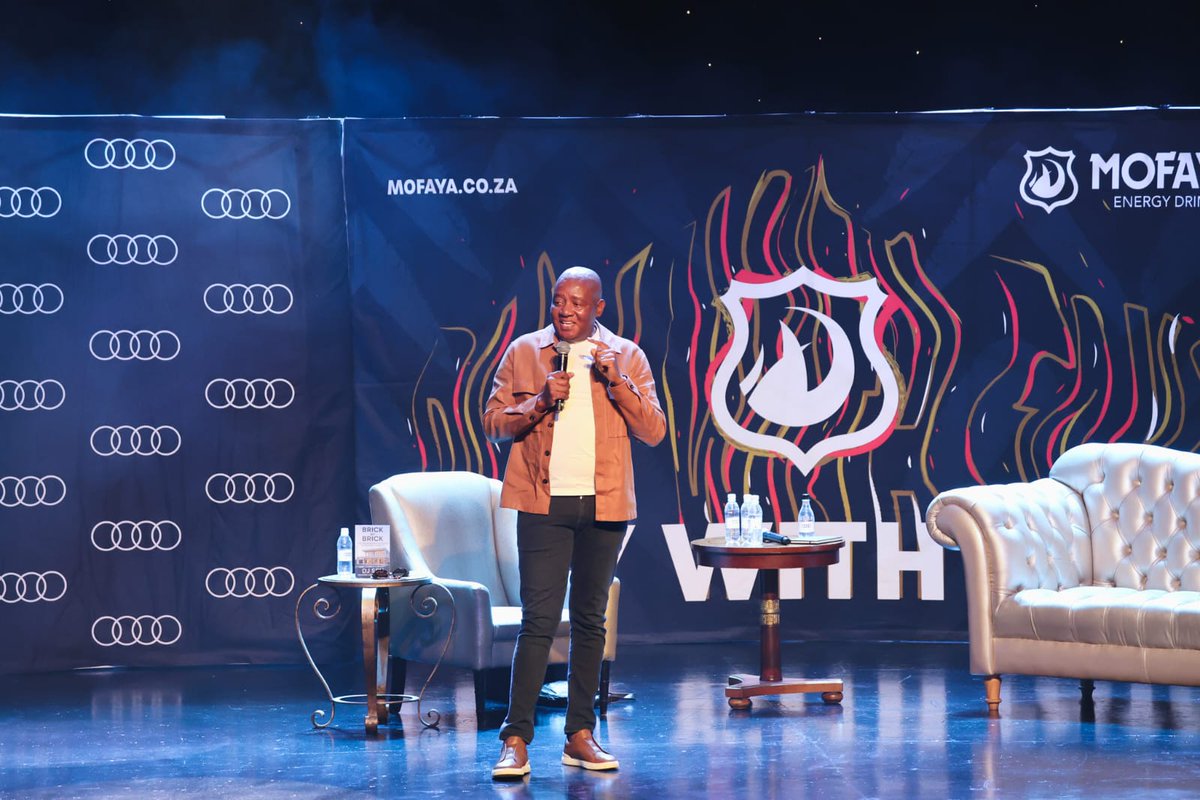 MoneyCapitalPod's tweet photo. At DJ Sbu's #BrickByBrick book launch, #Afrirent Chairman Senzo Tsabedze announced a R1 MILLION investment for an entrepreneur with a bankable, scalable business idea.
A major boost for South Africa's next generation of entrepreneurs.

#MoneyCapitalPod #BusinessLeadership https://t.co/77loPxpf0X