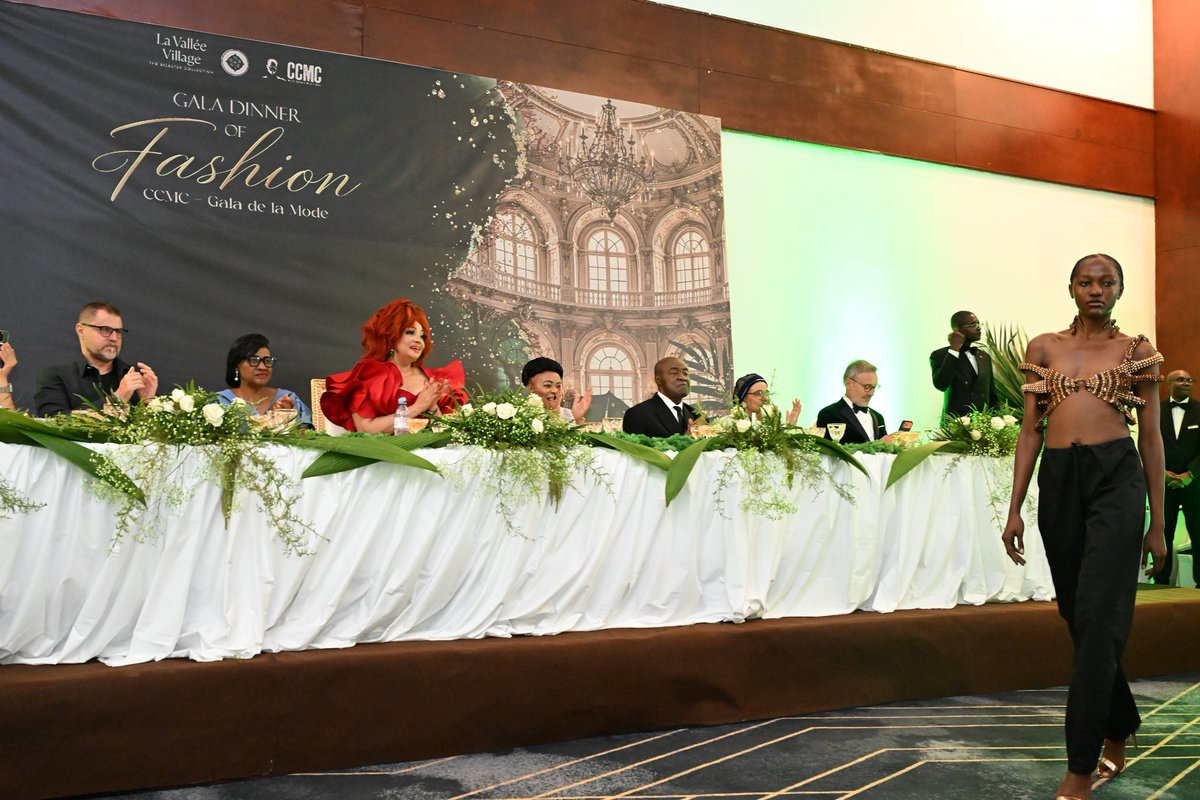 ChantalBIYA_Cmr's tweet photo. Hier samedi, j’ai partagé des moments de bonheur avec les Créateurs de Mode du Cameroun, à l’occasion du gala de clôture de la 17ème édition du Forum des Métiers de la Mode, du Design et de l’Artisanat.

#ChantalBiya
#Cameroun https://t.co/TB6mLJIQIh