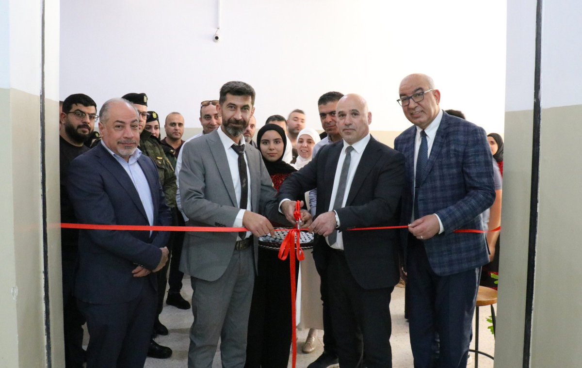 Tika_Turkiye's tweet photo. TİKA olarak dost ve kardeş #Filistin’de gençlerin mesleki gelişimine destek olan proje ve faaliyetlere katkı sunmaya devam ediyoruz.

🇹🇷🇵🇸 Bu kapsamda, yarım asrı aşkın süredir nitelikli personel yetiştiren Nablus Sanayi Lisesinde hayata geçirilen Moda Tasarımı Atölyesi tamamlanarak öğrencilerin kullanımına sunuldu.

Modern ekipman ve teknik altyapıyla donatılan atölye sayesinde gençler, uygulamalı eğitim alma, yeteneklerini geliştirme ve üretim odaklı mesleki beceriler kazanma imkanına kavuştu.
