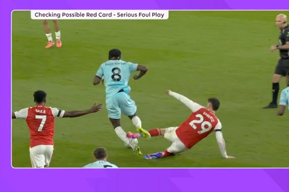 Purple4evaCon's tweet photo. Never once saw you call out the red card that should have been given to Havertz. Just like the Arteta cult. The decisions only matter when it affects Arsenal and here I thought you wanted consistency.. ๐ค
#artetaout #1billion #odegaardout https://t.co/3Lmaxc2FEf