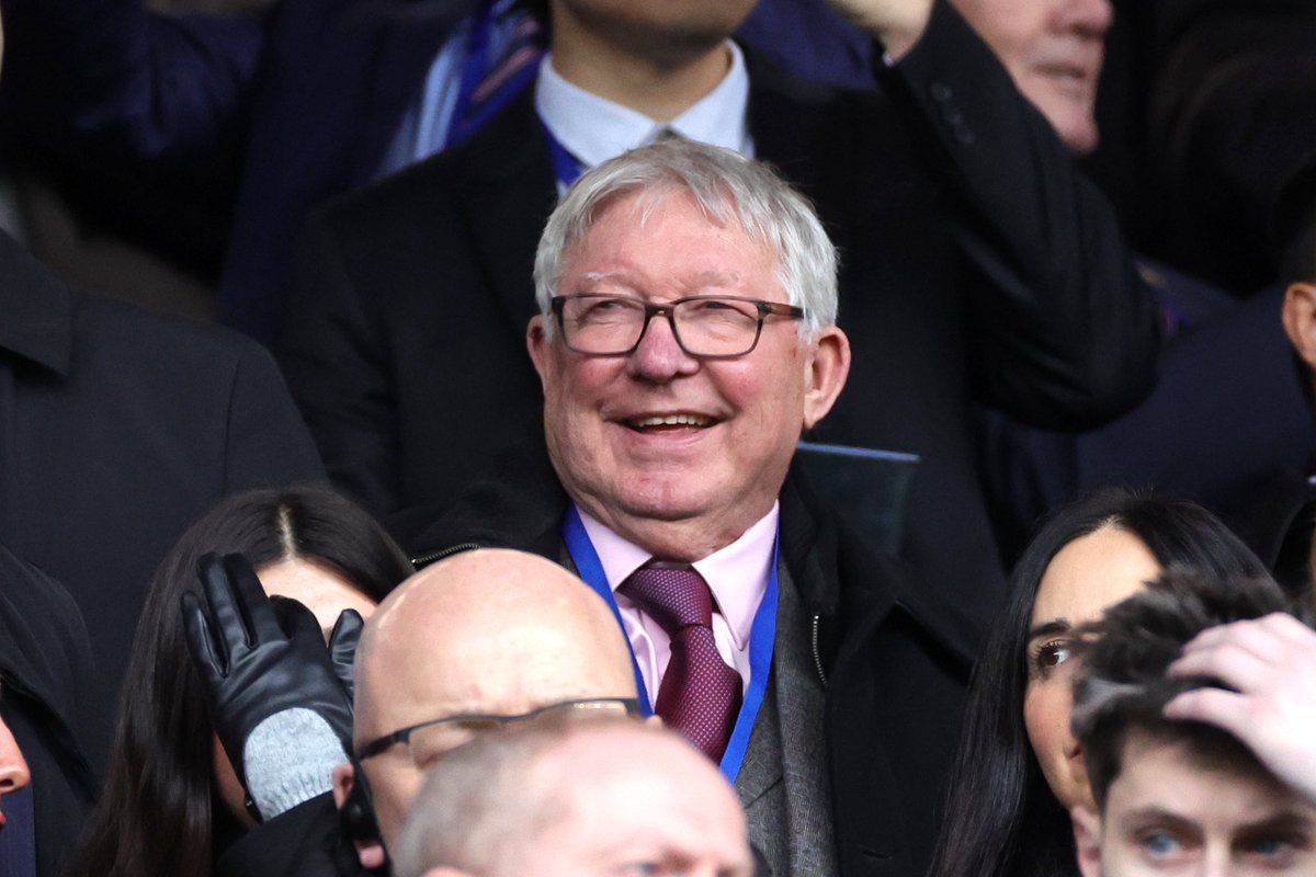 _BeFootball's tweet photo. 🚨 Arsenal est UNE ÉQUIPE ENNUYEUSE pour Sir Alex Ferguson 🏴󠁧󠁢󠁳󠁣󠁴󠁿🥶

Le message de la légende mancunienne à Nasser Al Khelaifi 🇶🇦 après le back to back du PSG ❤️💙:

« Nasser, ici Alex Ferguson. Bravo, c'était une soirée difficile pour vous, 

𝗠𝗔𝗜𝗦 𝗩𝗢𝗨𝗦 𝗔𝗩𝗘𝗭 𝗝𝗢𝗨𝗘́ 𝗖𝗢𝗡𝗧𝗥𝗘 𝗨𝗡𝗘 𝗘́𝗤𝗨𝗜𝗣𝗘 𝗘𝗡𝗡𝗨𝗬𝗘𝗨𝗦𝗘 𝗤𝗨𝗜 𝗡'𝗔 𝗙𝗔𝗜𝗧 𝗤𝗨𝗘 𝗗𝗘́𝗙𝗘𝗡𝗗𝗥𝗘. 

Profitez bien de vos vacances, vous le méritez. » 😁

(@lequipe)