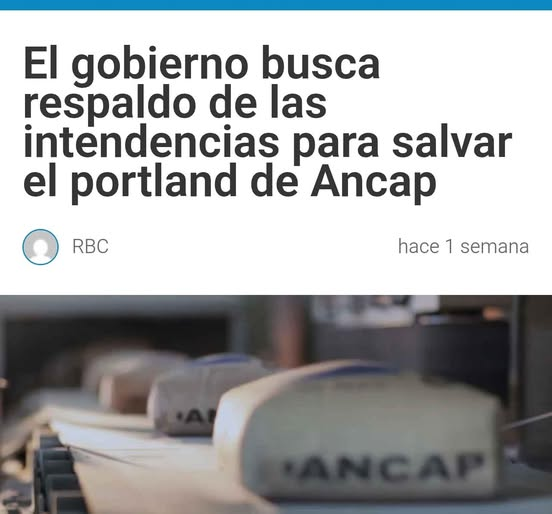 ISupparo's tweet photo. EL PACTO PARA SALVAR A ANCAP QUE EMPOBRECE TODOS
La Ministra Fernanda Cardona anuncia con bombos y platillos la firma de un convenio marco con la intendencia para que las mismas se obliguen a comprar portland y otros productos de ANCAP como lubricantes y combustibles.
Es obvio que te lo van a presentar como una excelente noticia, protección a la industria nacional, defensa de los trabajadores, y laralalarala...los mismos relatos socialistas de todos los días, a todas las horas.
Pero es mentira: la verdad se esconde en lo que no se ve, en lo que se pierde y nadie ve. Y con este estatismo galopante siempre el que pierde sos vos. Pero para descubrirlo hay que ir detrás del relato y nunca dejarse engañar por los demagogos.
¿Cuál es la verdad de la milanga?
Otra vez los uruguayos terminamos pagando la cuenta de una empresa estatal deficitaria.
La propia ministra de Industria reconoció en su carta que  ANCAP perdió alrededor de 24,5 millones de dólares solamente en 2024.
El negocio del pórtland viene perdiendo dinero prácticamente todos los años desde hace más de dos décadas. Según datos procesados a partir de los balances de la empresa, las pérdidas acumuladas superan los 800 millones de dólares desde el año 2000.
Es mucho ¿no? ...parecería que lo más sensato seria no trabajar más con esa empresa que empobrece a todos los uruguayos.
Pero no! El estatista insiste en lo malo porque se beneficia de ello, siempre hay "negocios" detrás de estos pacto políticos .
Y ahora la política hace un pacto con las intendencias que nos acorrala. Nos pone un fuerte corralito alrededor de nuestra libertad y ahorros, construido de cemento PORTLAND.
Me pregunto: ¿Por qué los uruguayos tienen que seguir financiando un negocio que fracasa año tras año?
Y resulta que ahora, la solución mágica es que las intendencias compren más productos de ANCAP. Es decir, utilizar el poder del Estado para garantizar clientes a una empresa que no logra competir eficientemente en el mercado.
Un injusto privilegio para una empresa fundida; una ventaja alevosa y evidente. Y que ninguna otra empresa privada tiene. La desigualdad ante la ley y discriminación económica en su máxima expresión.
Este pacto no sale gratis.
Cuando una intendencia compra un producto más caro de lo que podría conseguir en el mercado, la diferencia la termina pagando el contribuyente. Es dinero que podría destinarse a más calles, más obras, mejor iluminación, mejor limpieza o simplemente a reducir la presión fiscal sobre la gente.
Los que gritan "anti patria", "protección a la industria nacional" no entienden que serán más pobres. Que esa industria que quieren proteger, los va a desproteger a ellos. No sé dan cuenta que defienden a su agresor, a costa de su propio esfuerzo y ahorro.
No lo saben. No les importa. Y no estudian para entender como funciona el Estado. No son capaces de entender que estos pactos se hacen a costa de sus bolsillos, y que de repente no tienen para comprar el remedio para su hija, porque la intendencia compra el lubricante mucho más caro y luego te pasa a vos la cuenta. Así funciona. No hay misterio.
Pero están tan adoctrinados bajo el paternalismo bondadoso del Estado que son incapaces de verlo.
Vos sos el costo oculto de este pacto.
Relatos lindos, a costa del costo que lo paga la gente. No te dicen que con este pacto todos los uruguayos seremos más pobres.
Mantener y proteger estructuras monopólicas ineficientes, castigando al contribuyente, en lugar de priorizar el bolsillo de quienes trabajan y pagan impuestos. Esa es la otra cara de la moneda que los políticos nunca te cuentan: cada peso que una familia paga de más por decisiones políticas es un peso menos para ahorrar, invertir, emprender o llegar a fin de mes.
El látigo y la fusta por "defender la industria nacional" , como si no existieran otras empresas privadas que brindarán un servicio y producir mucho mejor y más barato, y que son también nacionales (cementos artigas, CIMSA, Cielo azul, importadores). ¿Alguien piensa en estás empresas, que son también nacionales y se quedan injustamente fuera del pacto político , lo que podría devenir en cierres y despidos?. Los defensores de lo nacional, destruyendo lo nacional, al mismo tiempo. Pero que ridículo!!
Si Cementos Artigas y Cielo Azul pueden producir, invertir, generar empleo y competir sin que el Estado obligue a nadie a comprarles, ¿por qué ANCAP necesita acuerdos políticos para asegurarse clientes captivos?
El Estado es ese parásito que piensa que la riqueza de la gente se genera obligando a comprar todo más caro.
El pobre Uruguayo financia ANCAP dos veces: primero, banca el déficit millonario de la empresa de unos 30 millones de dólares desde hace décadas, y ahora con este pacto, lo  obliga a pagar el sobrecosto de sus productos.
¡Viva la industria nacional...a costa de empobrecer a todos los nacionales!
¡Vivaaaa!