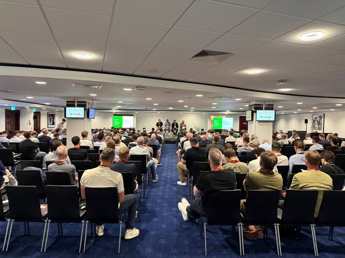 Bet2invest_ES's tweet photo. ¡Smart Bash en Londres fue una experiencia increíble! 🇬🇧

Gran ambiente, conversaciones de calidad y la oportunidad de conectar con algunas de las mentes más brillantes de la industria de las apuestas deportivas 📊

¡Sin duda volveremos para la próxima edición!

#SmartBash https://t.co/3xYTsgpjio