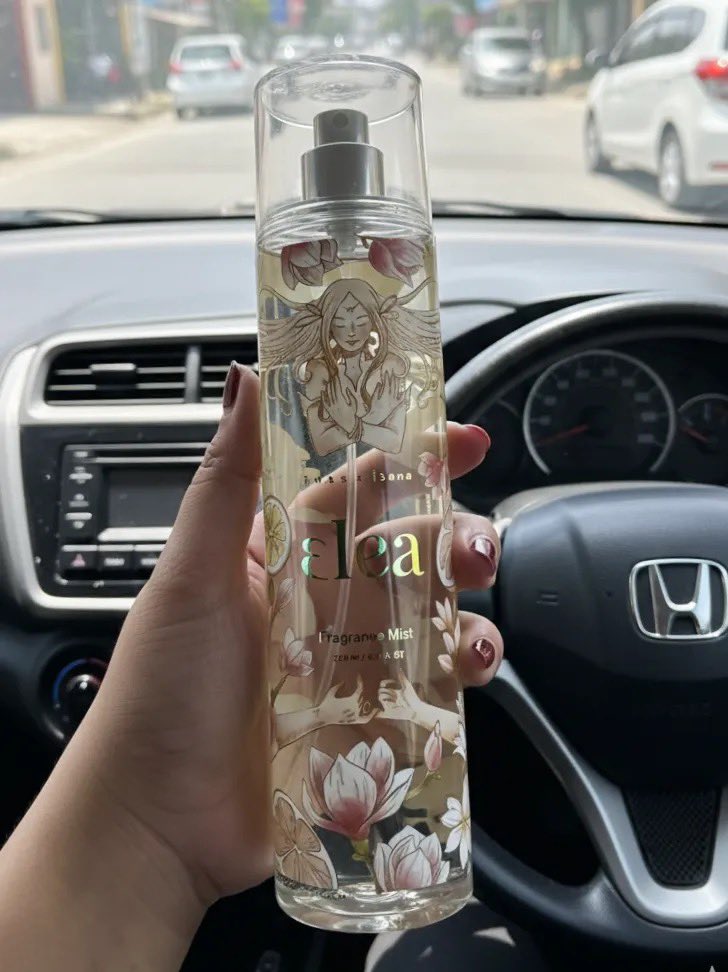 ulianpuyy's tweet photo. PLISS MBAK2 THREADS MAKASIH INFONYA YA‼️

Aku pake hack wangi seharian ini, ternyata works dong! 
Dari awal sholat Ied sampe muter2 silahturahmi ke keluarga, masih semerbak wangi 😭🫵🏻 https://t.co/LQYrwwu431