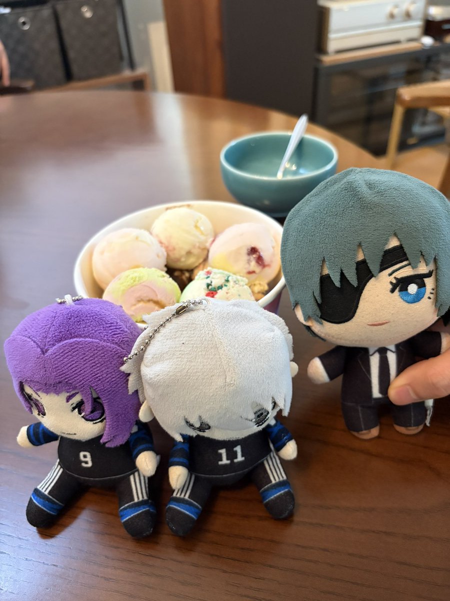 MasterCooper100's tweet photo. 福岡から浜松に引っ越してきてちょうど４年、今日から５年目に入りました！記念にサーティワンの「よくばりフェス」でポップ10をゲット！これからも色んなレイヤーさんと仲良くなれたら嬉しいです😊

#サーティワン
#コスプレイヤーさんと繋がりたい https://t.co/WP39JoTa2K