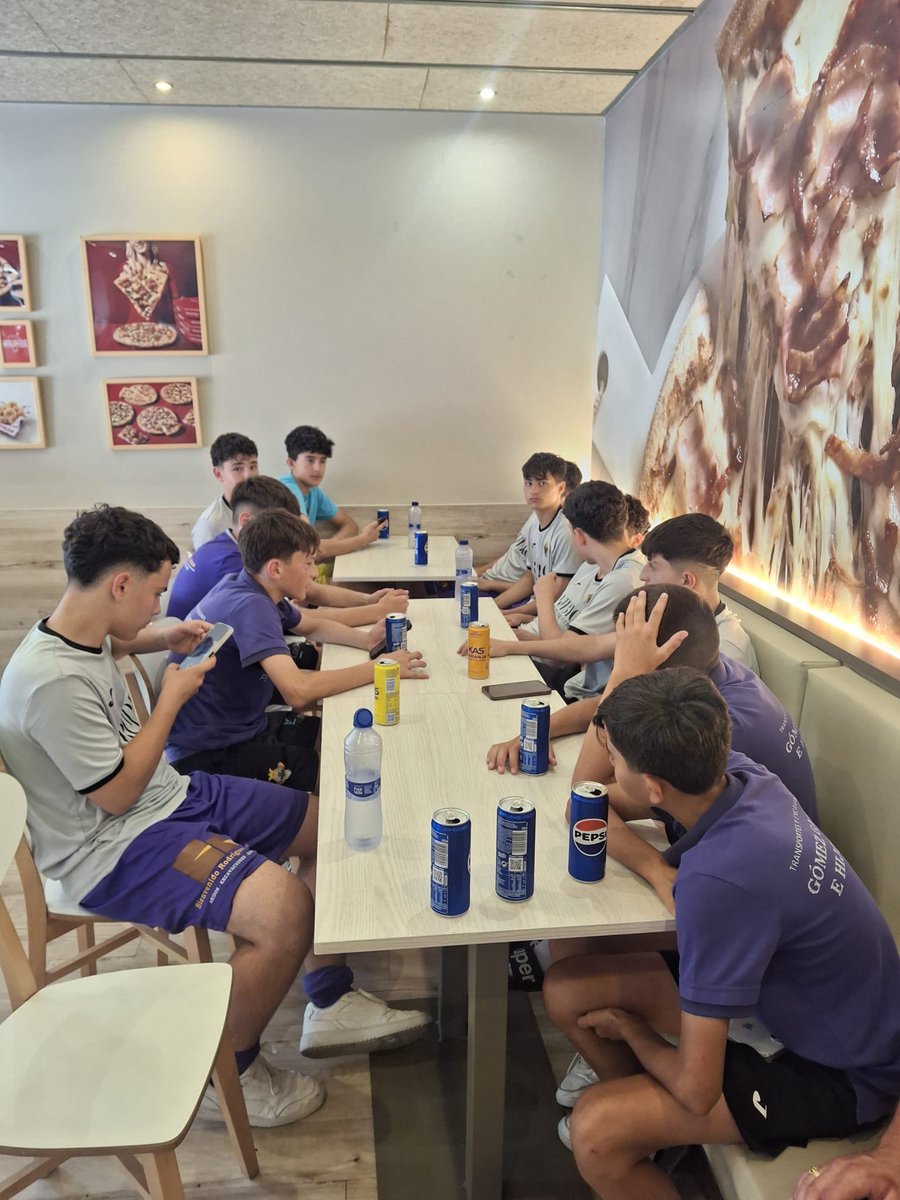CDPearanda's tweet photo. 💜⚽️ Tiempo para recuperar fuerzas tras la fase de grupos.

Nuestros cadetes preparan ya el partido de octavos de final ante la UD San Lorenzo.

⏰ 16:00 h

¡Juntos dentro y fuera del campo! 💜

#CDPeñaranda #CanteraMorada #VamosPeña #OctavosDeFinal https://t.co/g1QDYXUCXW