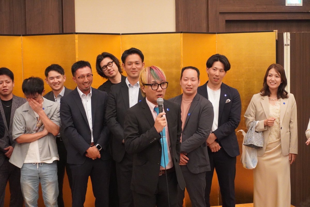 seven7sama's tweet photo. 大学の野球部の恩師の退任記念パーティー！！！
僕らの代は3分の1も集まれなかったけど元プロ野球選手とお笑い芸人は無事集まりました！ https://t.co/5vJ0FJLfsG