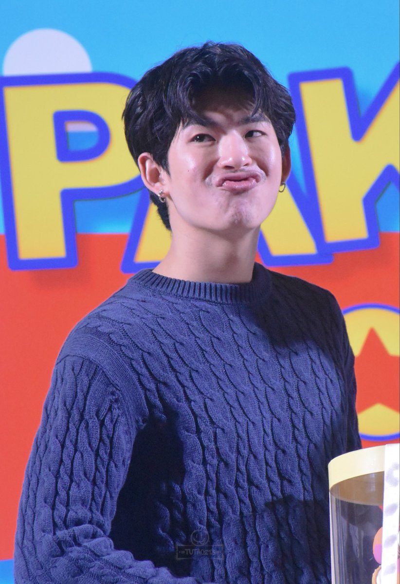TUTa0218's tweet photo. ปีนี้ มันไม่เกิดขึ้นแล้วสินะ กับหนึ่งวันที่แฟนคลับจำนวนหลักหลายร้อยคนที่จะได้มาใช้เวลาร่วมกันกับดาราที่เค้ารัก ในสถานที่ที่หนึ่ง... มันอาจไม่ได้ใหญ่ มันอาจไม่ได้กว้างมากขนาดนั้น แต่เชื่อได้ว่า ทั้งดารา ทั้งแฟนคลับ ได้มอบความรุ้สึกที่ดีดีให้กันมากแน่นอน 🤍🤏🏻

ต่อให้ไม่มีงานแบบนี้ ทุกคนก้ยังคงรักแกเหมือนเดิมนะ ภาคิน คุณาอนุวิทย์