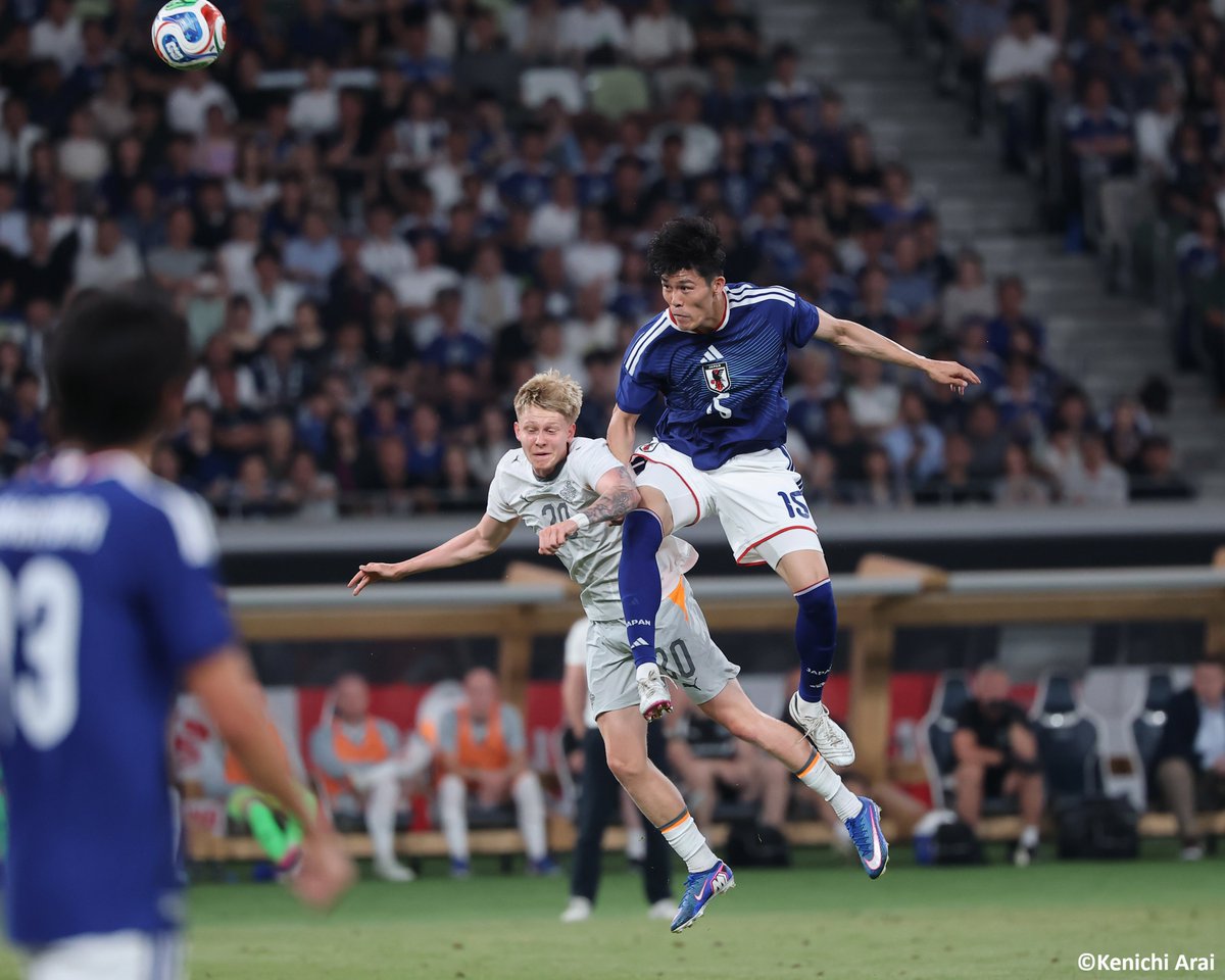 GoalJP_Official's tweet photo. 🇯🇵 小川航基の決勝点で壮行試合を制す！🇮🇸

北中米ワールドカップ前最後の国内戦となったアイスランド戦で、小川が日本代表を勝利に導く決勝ゴール！

スコアレスで迎えた後半42分に菅原由勢のクロスをヘディングで合わせネットを揺らした！

日本 1-0 アイスランド

#SAMURAIBLUE #サッカー日本代表 https://t.co/Bm3njKpbvS