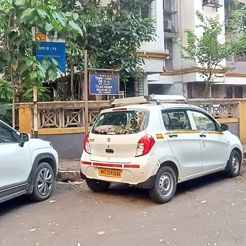 tilaknagarvocal's tweet photo. 🚦 Vehicles parked on both sides of road occupied more than half the road leaving minimal space for vehicles to pass and no space for bigger emergency vehicles outside Blg no 12 to Blg no 106, near GDS Chinese, Tilak Nagar, Chembur, Mumbai.
Requesting action
@MTPHereToHelp https://t.co/dFbRvkrXTm