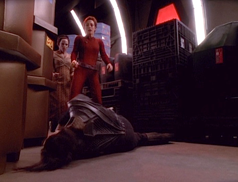 David_Kitchen_'s tweet photo. I'd contend that Favor the Bold is the first episode of DS9 - and indeed, of Trek - to not have any standalone plot; it exists purely to move the arc along.
And it does a great job of it! https://t.co/NzgoGol1bO