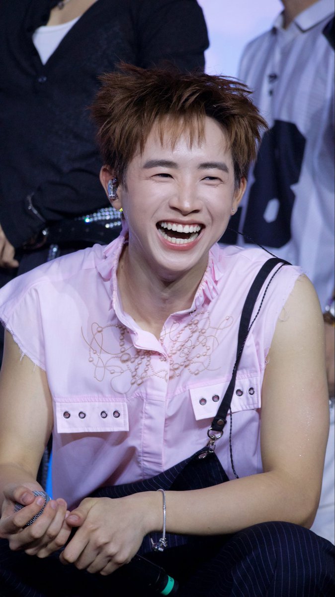 thaoherb98's tweet photo. [05.04.26] 
CONGB - The 1st fanmeeting in HCM 
I just hope Tinh Hà Say Hi gives CONGB more opportunities to shine, because we all know he can absolutely own the stage. 
#CONGB
#TinhHaSayHi
#fyp #CONGBTinhHaSayHi https://t.co/cT4Qg4htMV