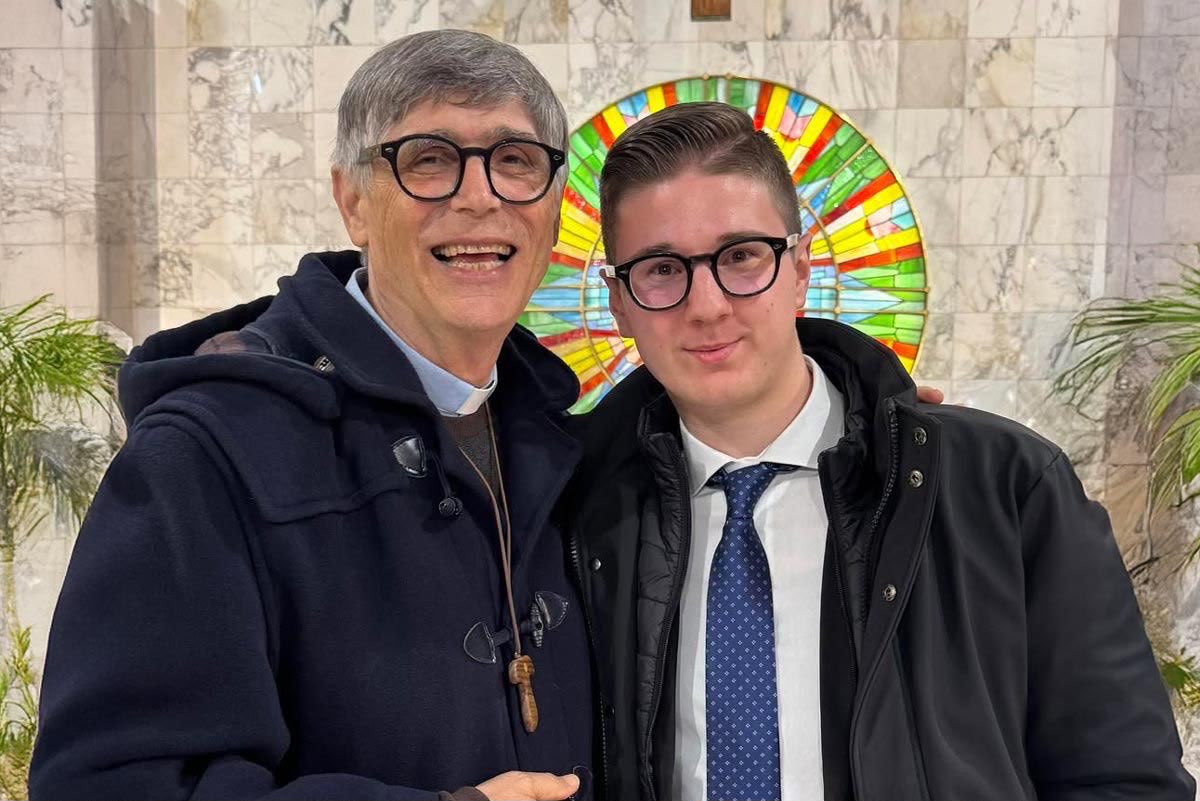 CislNazionale's tweet photo. #DanielaFumarola: «Esprimo piena solidarietà ad Adriano Cappellari, il giovane cronista di Enego colpito stanotte da un vile attentato incendiario. Raccontare il lavoro di don Patriciello a Caivano, una storia di riscatto e speranza in un territorio difficile, è un atto di servizio civile. Minacciarlo significa colpire la libertà di informazione e chi combatte ogni giorno contro la rassegnazione e la criminalità.
La #Cisl è al fianco di Adriano, di don Patriciello e di chiunque, con coraggio e senso di responsabilità, scelga di stare dalla parte giusta».

 #AdrianoCapellari #LibertàDiInformazione #DonPatriciello