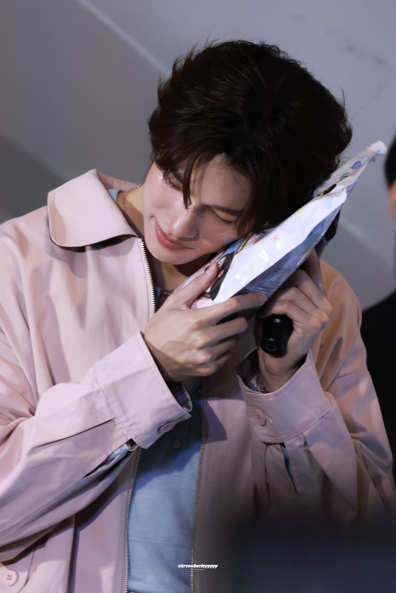 ♡𝙨𝙩𝙧𝙖𝙬𝘣𝘦𝘳𝘳𝘪𝘦𝘺𝘺𝘺 ᵕ̈ tweet media